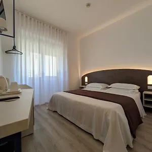 Piccolo 3*, Verona Italië